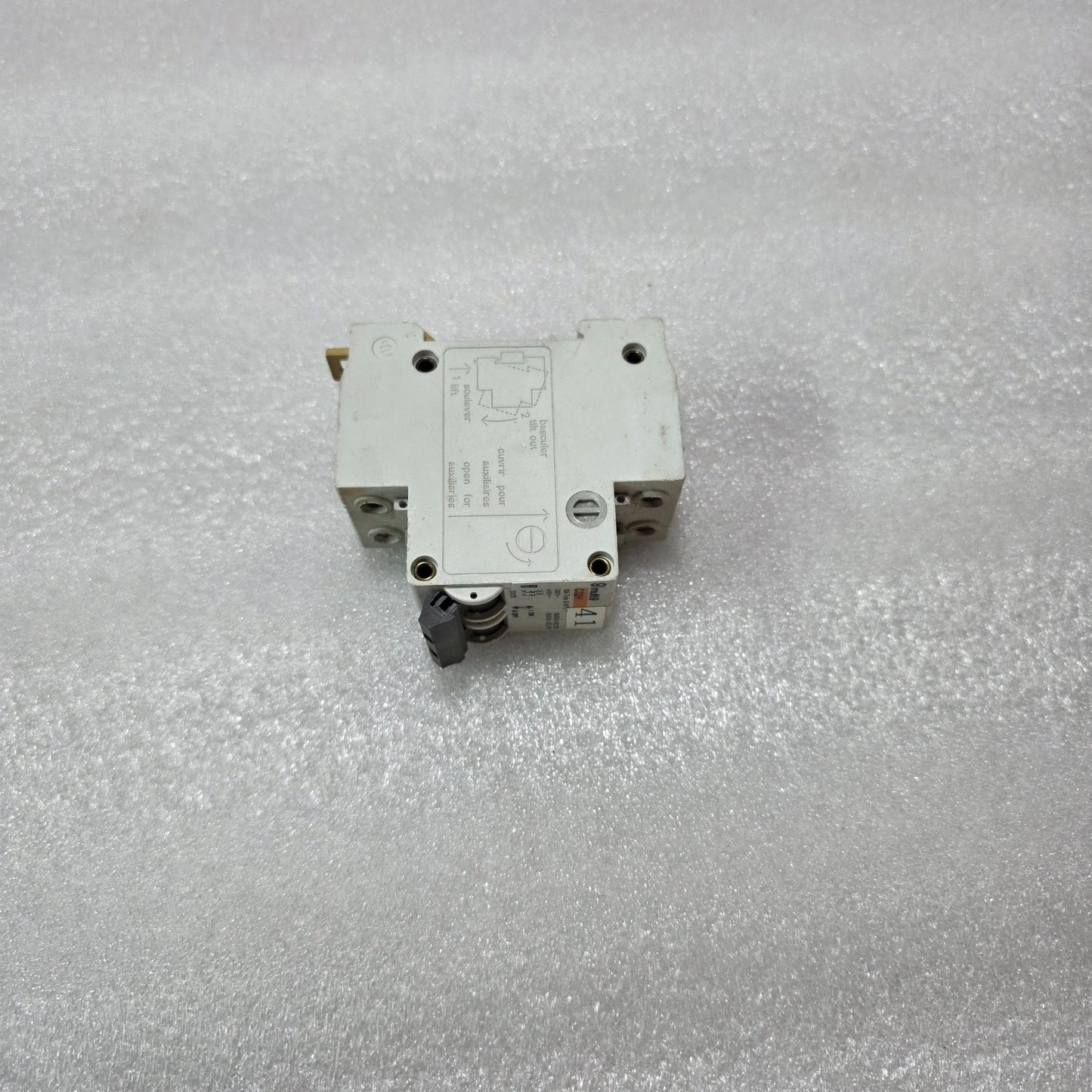 MERLIN GERIN MULTI9 C32H 2P 32A TYPE U 380/415V AC 10KA MCB MINIATURE CIRCUIT BR