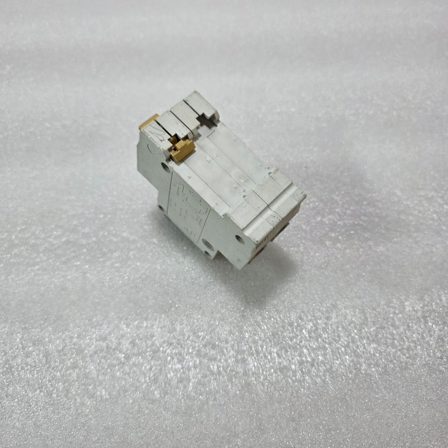 MERLIN GERIN MULTI9 C32H 2P 32A TYPE U 380/415V AC 10KA MCB MINIATURE CIRCUIT BR