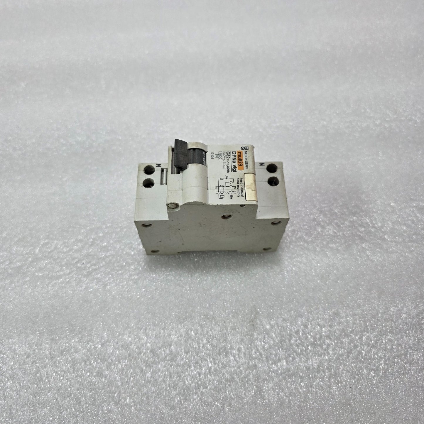 MERLIN GERIN MULTI9 DPNA VIGI C32 1P+N 32A 300MA 230V 4.5KA RCBO