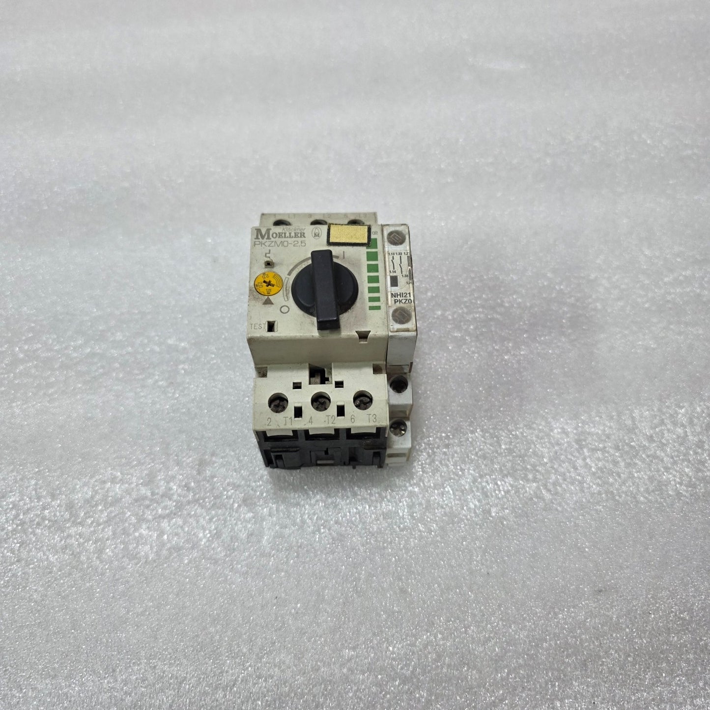 MOELLER PKZM0-2.5 MOTOR PROTECTIVE CIRCUIT BREAKER 1.6-2.5A WITH NHI21-PKZ0 AUX