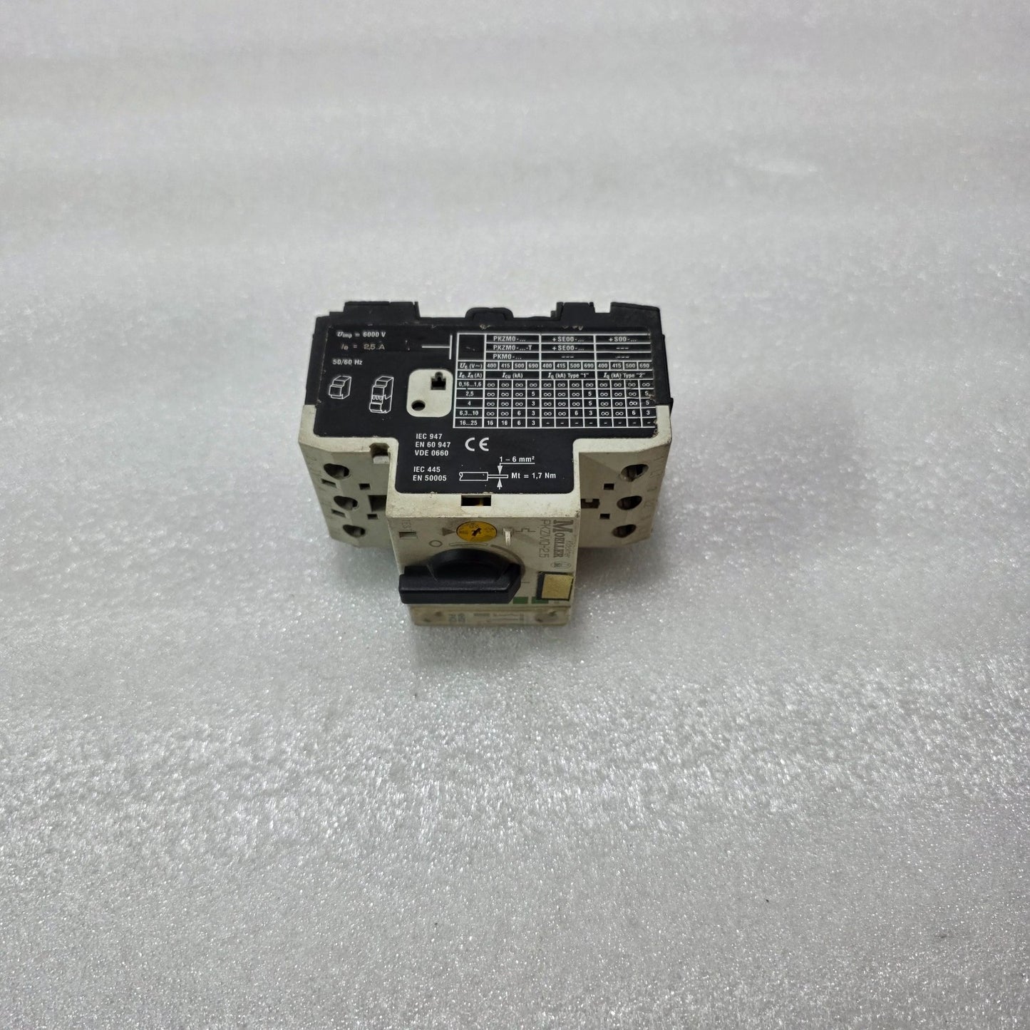 MOELLER PKZM0-2.5 MOTOR PROTECTIVE CIRCUIT BREAKER 1.6-2.5A WITH NHI21-PKZ0 AUX