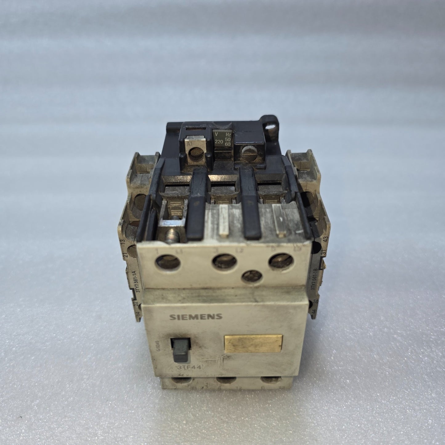 SIEMENS 3TF4422-0A AC CONTACTOR 42A 220V 50/60HZ + 3TY7561-1B AUX CONTACT