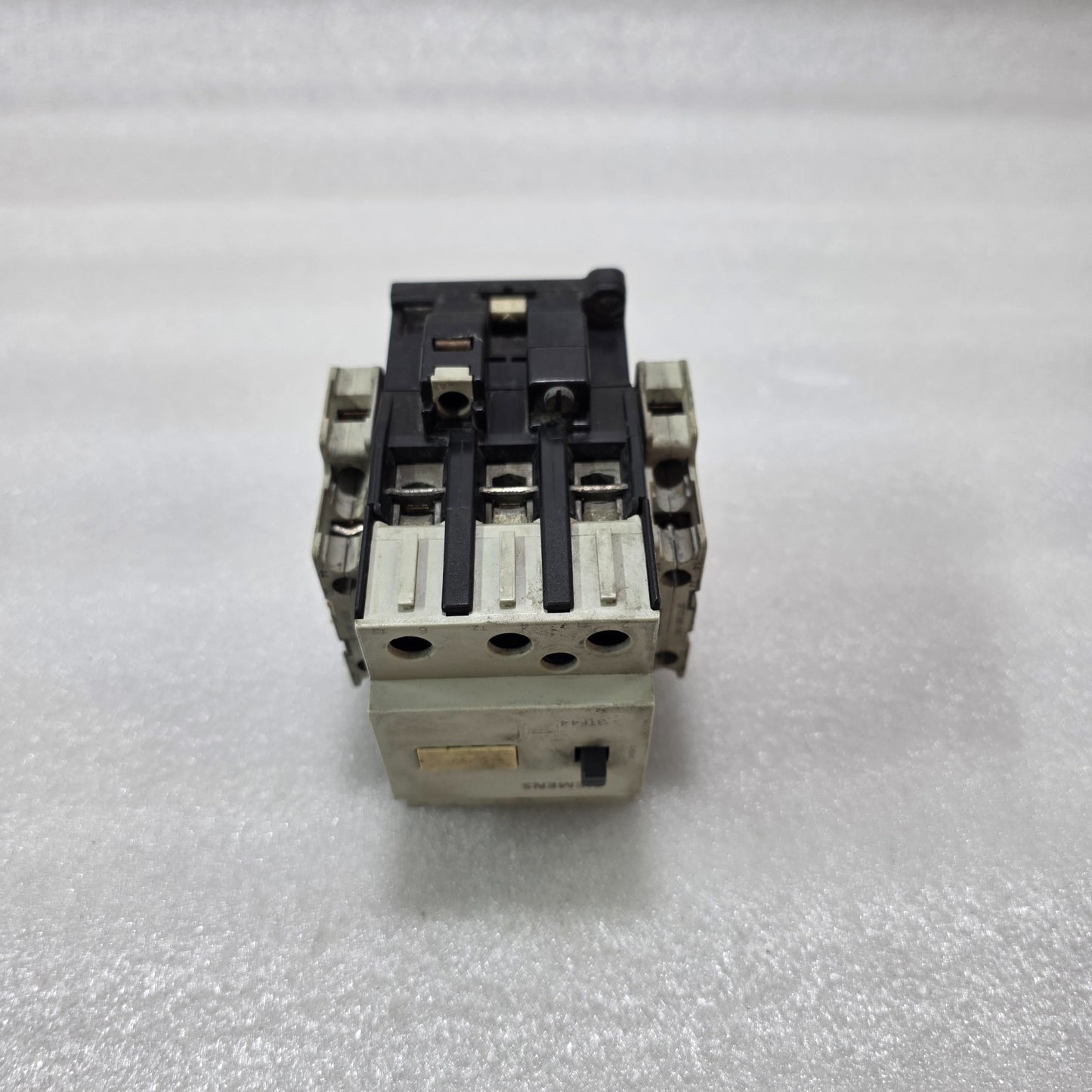 SIEMENS 3TF4422-0A AC CONTACTOR 42A 220V 50/60HZ + 3TY7561-1B AUX CONTACT