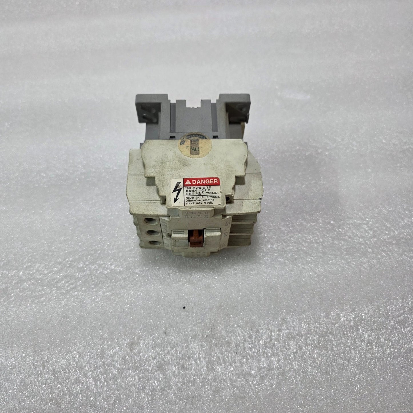 HYUNDAI HiMC 50 MAGNETIC CONTACTOR 50A 220V 50/60HZ 2NO+2NC AUX MADE KOREA