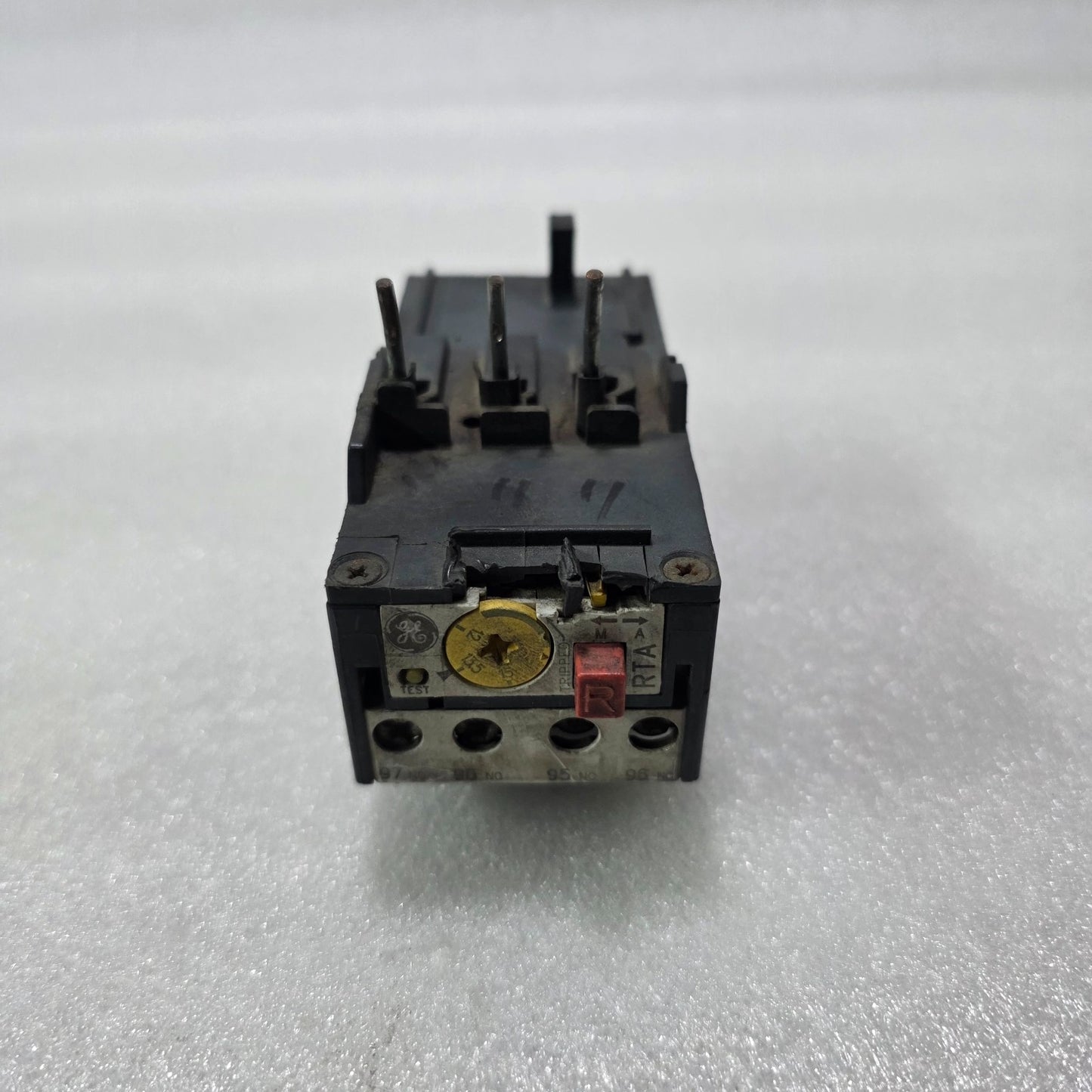GE RTA1R THERMAL OVERLOAD RELAY 12-15A WITH AUXILIARY CONTACT MODULE 690V